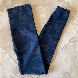Spanx‎ Look at Me Now Seamless Leggings in Black Camo Size: S